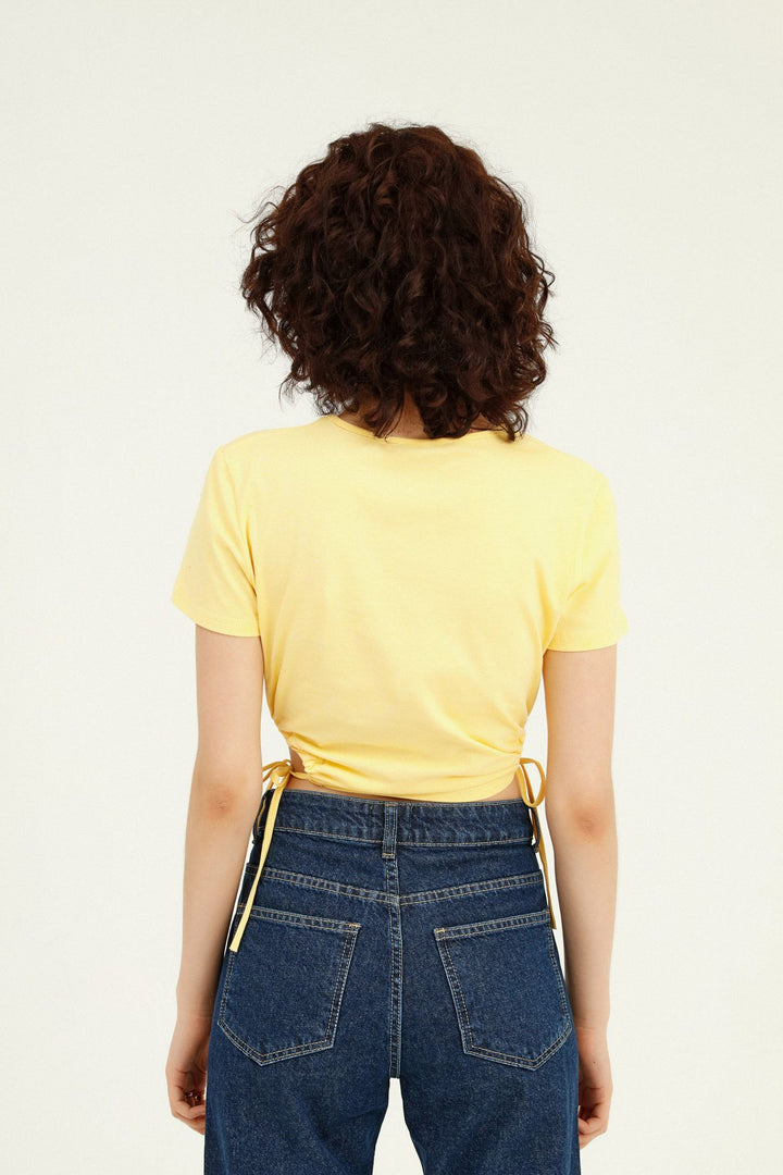 Yanları Büzgülü Dekolteli Tişört Sarı