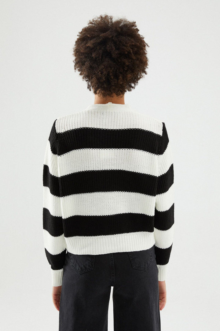 Çizgili Düğmeli Hırka Siyah