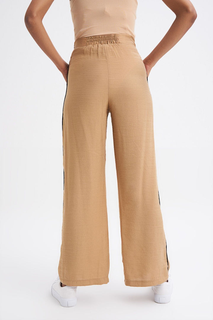 Şerit Detaylı Pantolon Camel