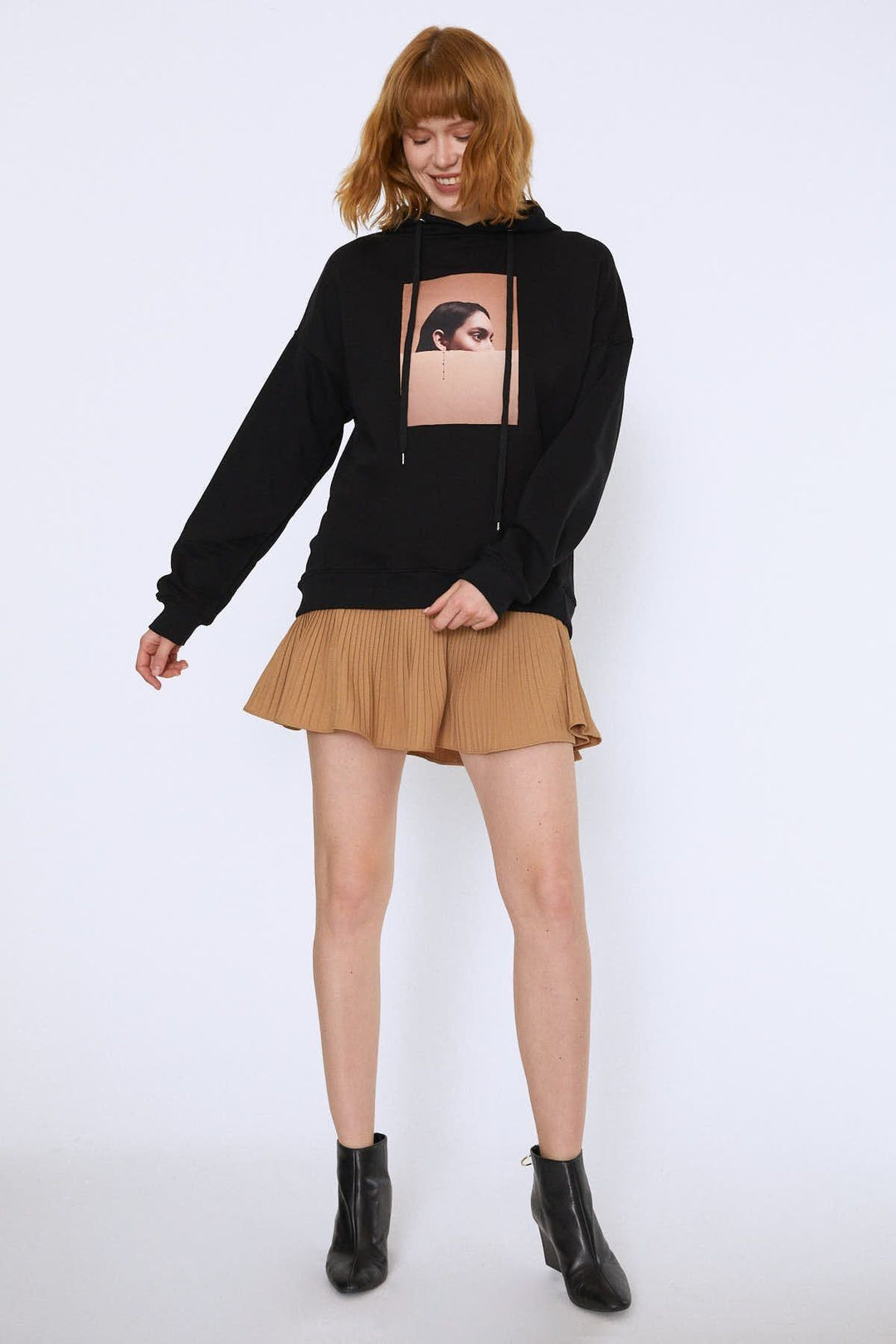 Front Printed Hoodie Sweatshirt Black