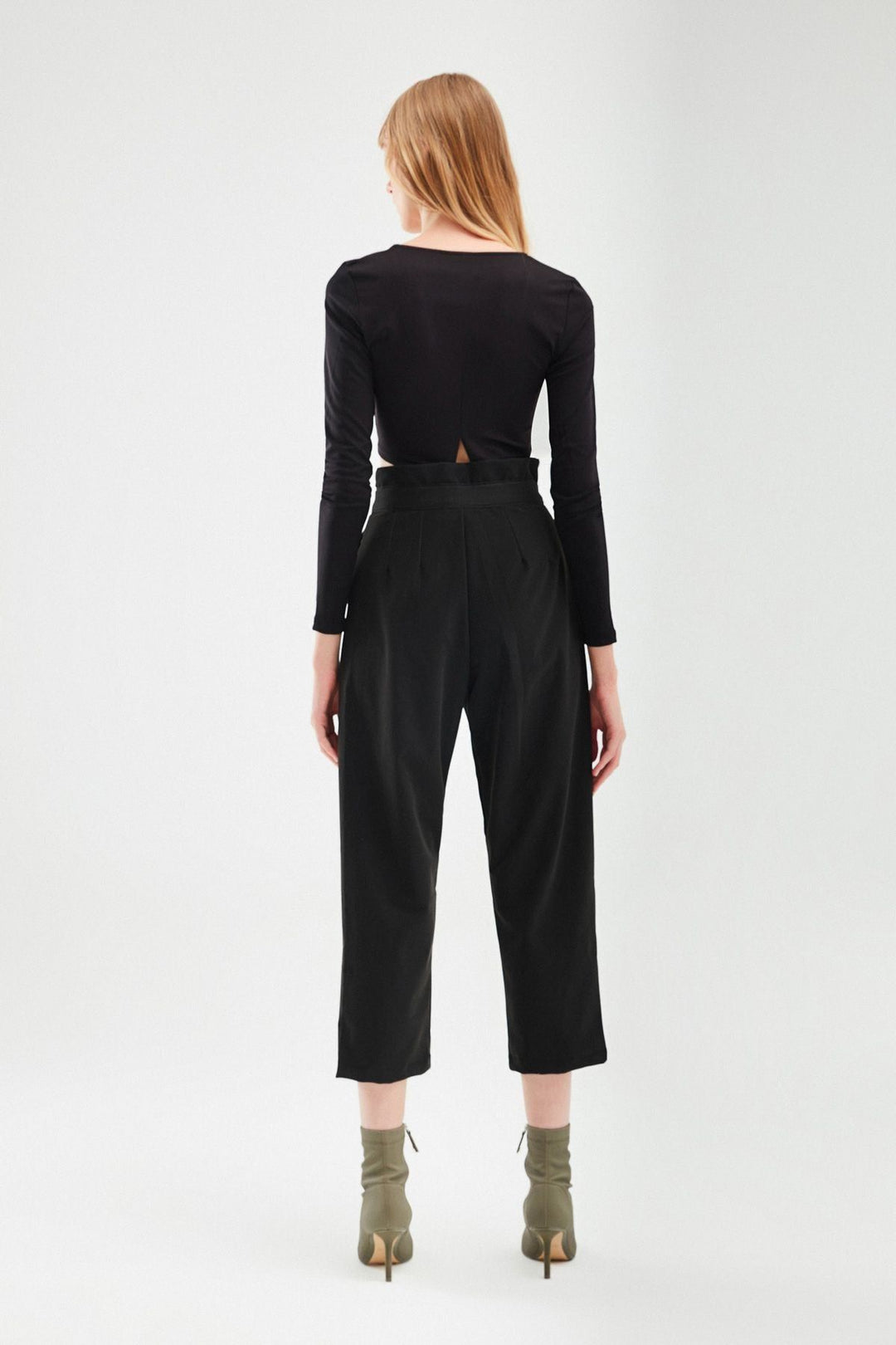 Buttoned Carrot Trousers Black