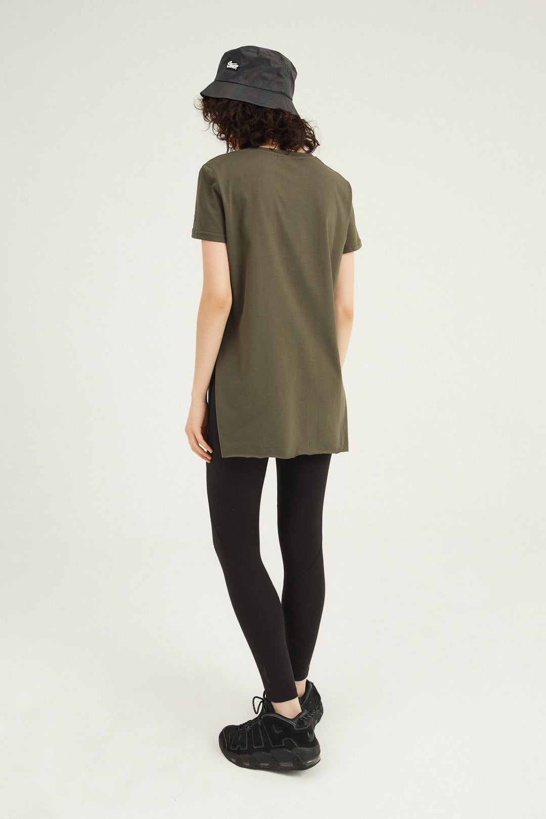 Bisiklet Yaka Yanı Yırtmaçlı Tişört Haki