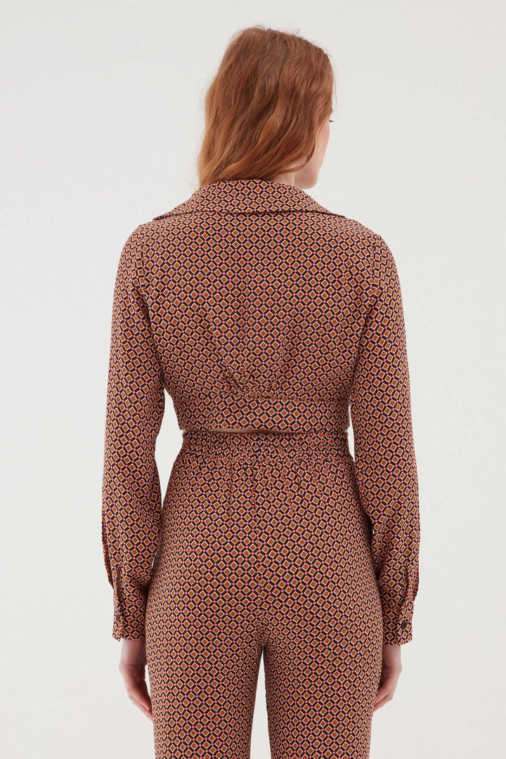 Desenli Dekolteli Crop Gömlek Kahverengi