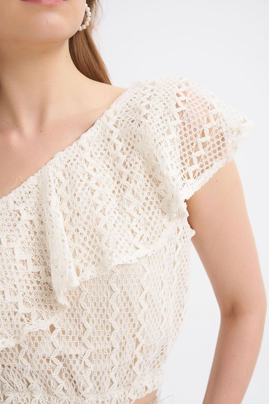 Volanlı Tek Omuz Bluz Ekru