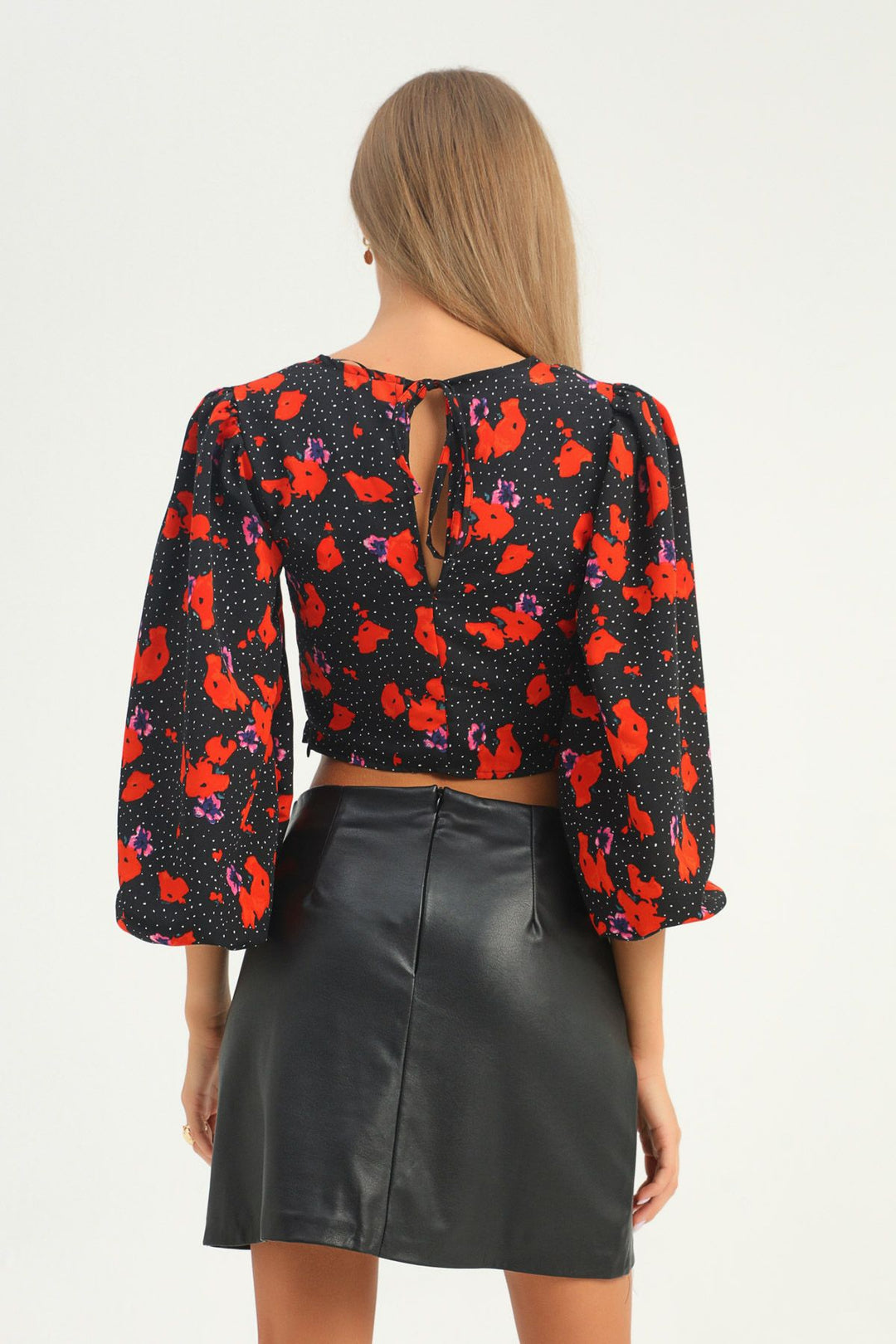 Desenli V Yaka Sırt Dekolteli Bluz Kırmızı