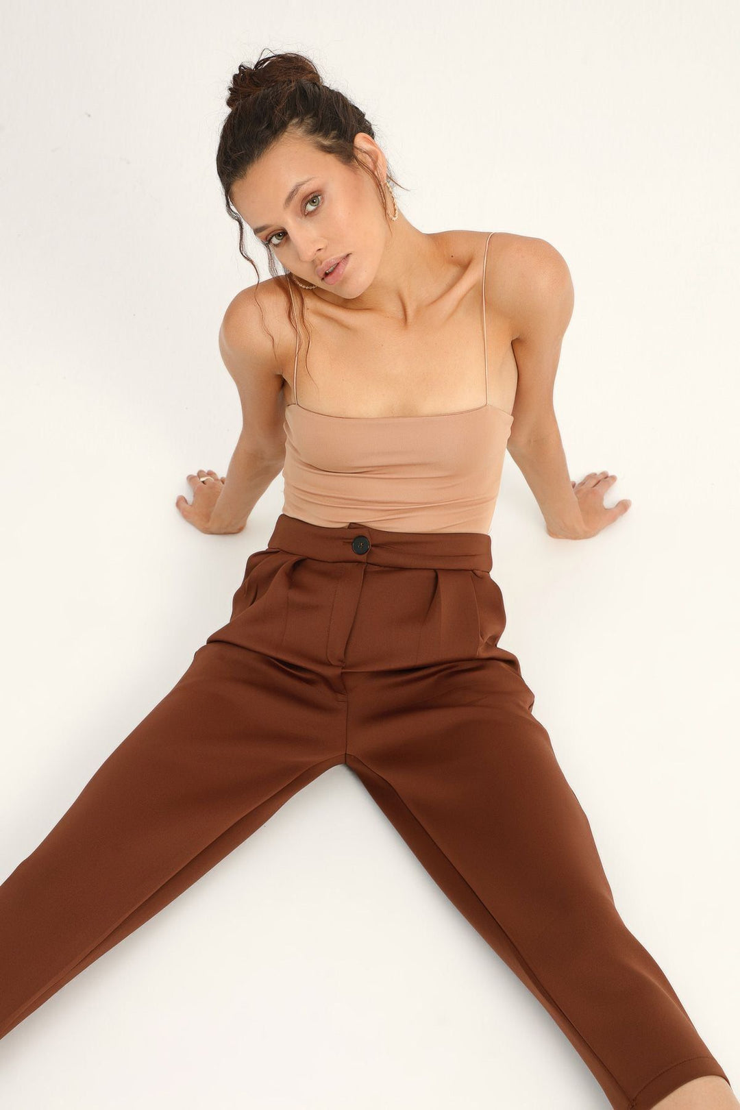 Diving Fabric Pleated Trousers Brown