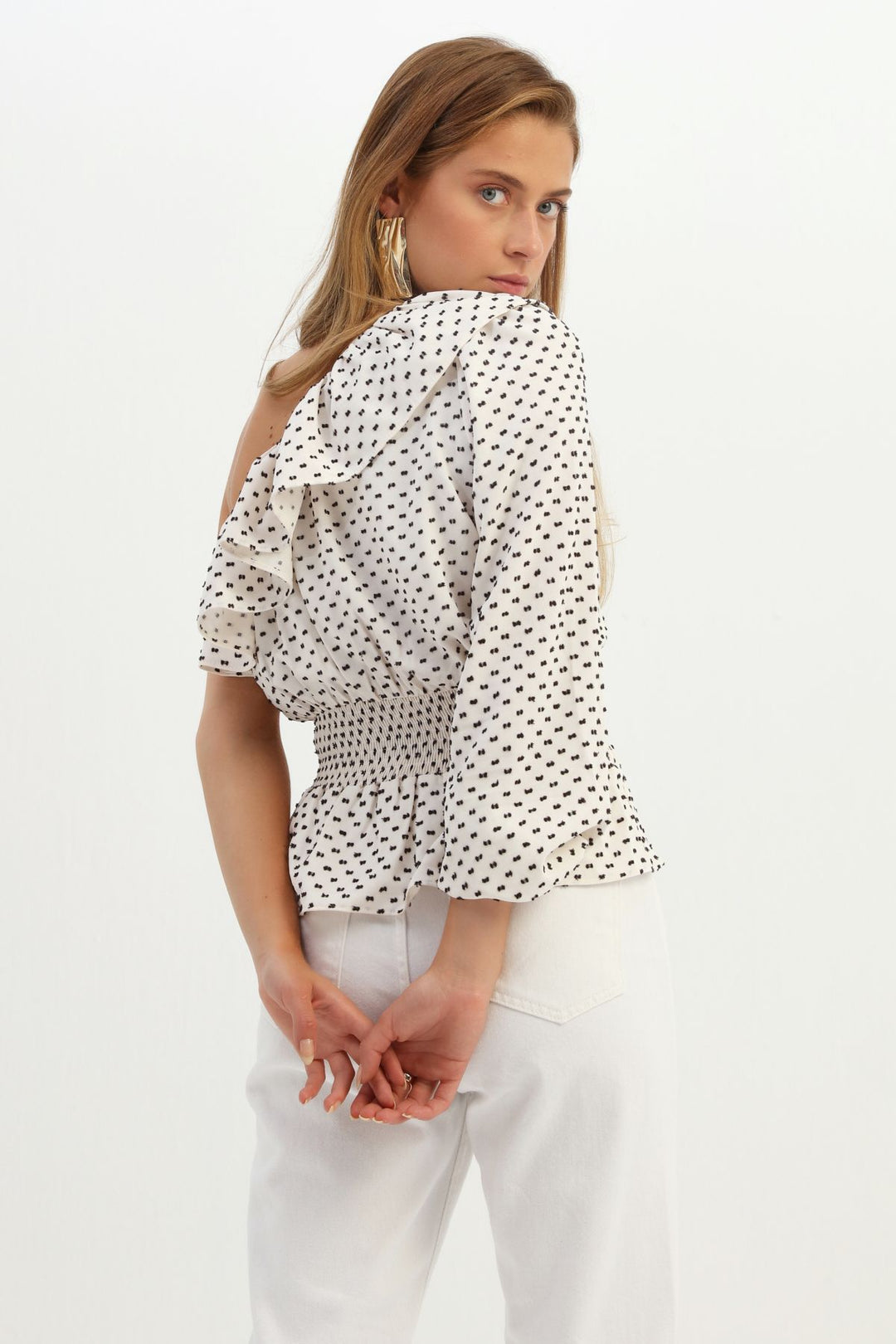 Volanlı Gipeli Tek Omuz Bluz Ekru