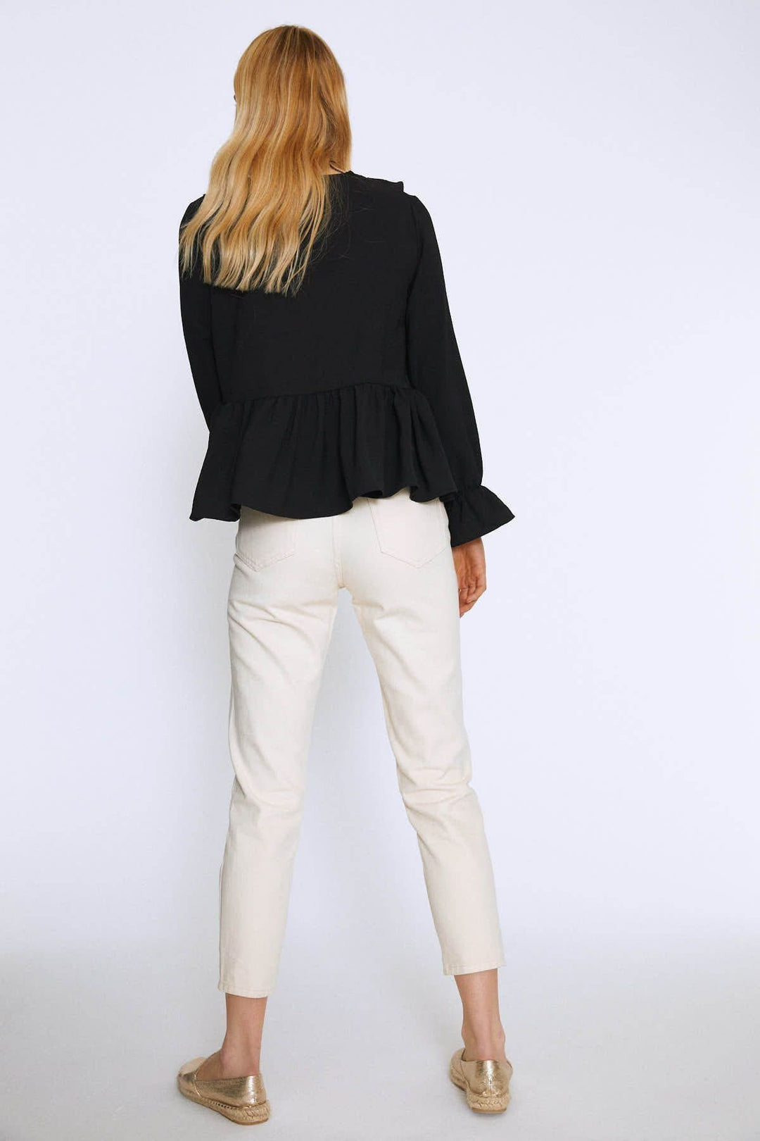 Önü Fırfırlı V Yaka Bluz Siyah