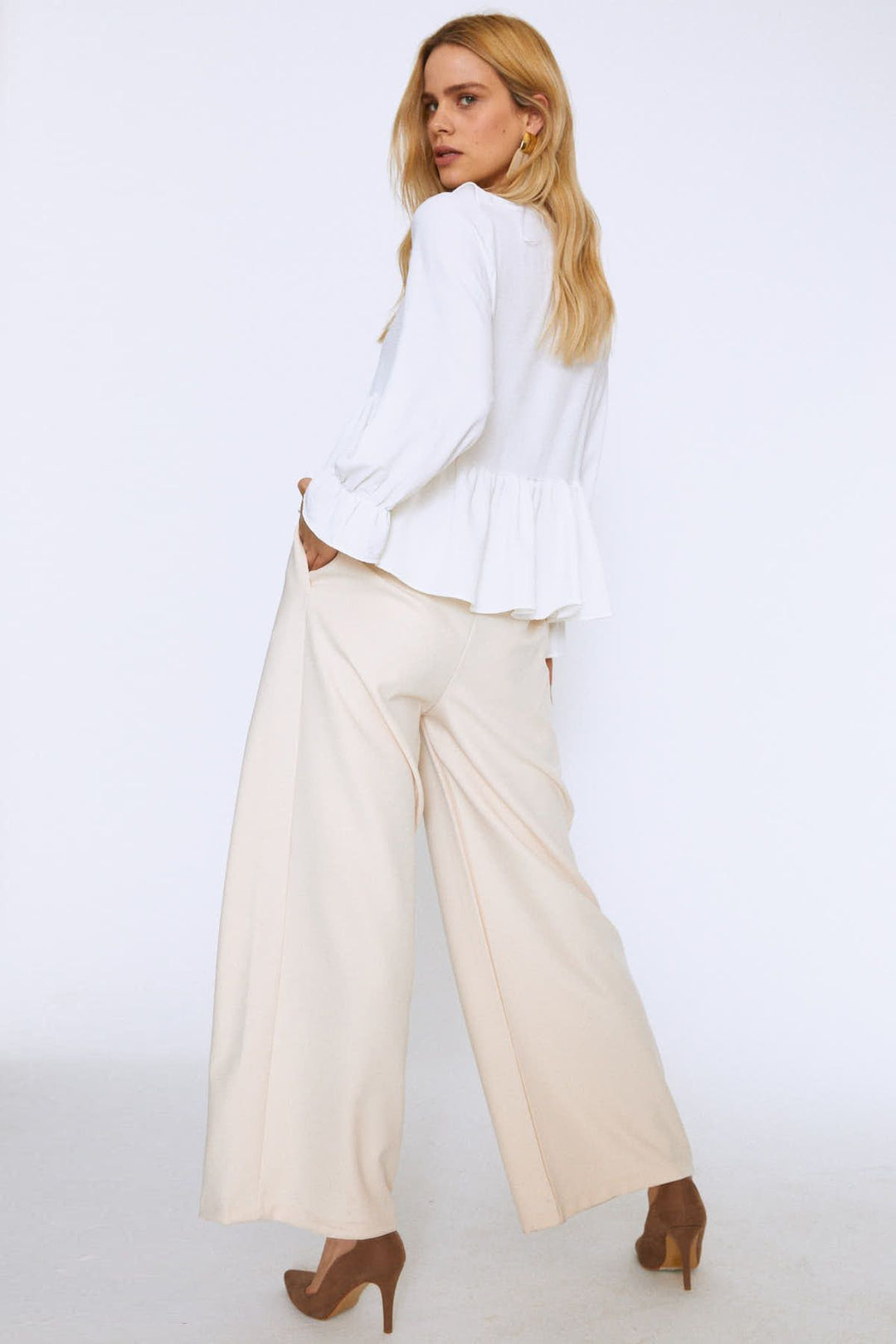 Önü Fırfırlı V Yaka Bluz Ekru