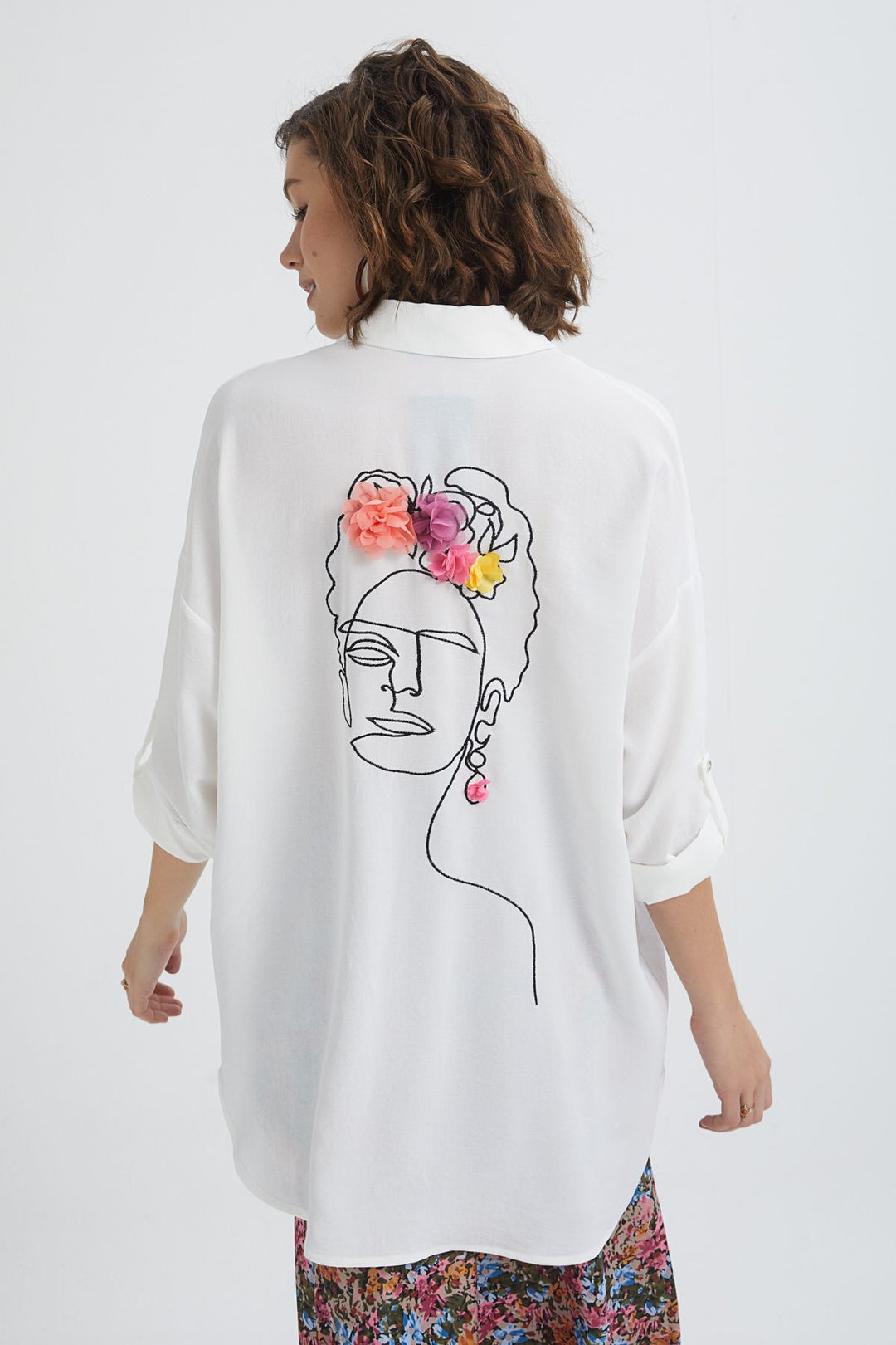 Arkası Nakışlı Uzun Gömlek Ekru