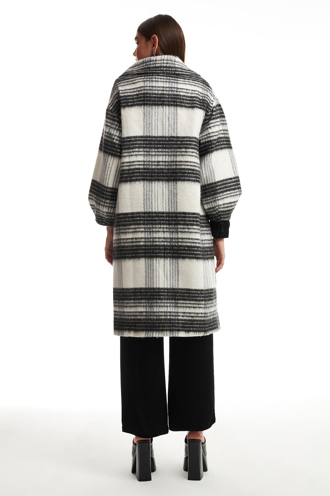 Wide Sleeve Detailed Coat Black