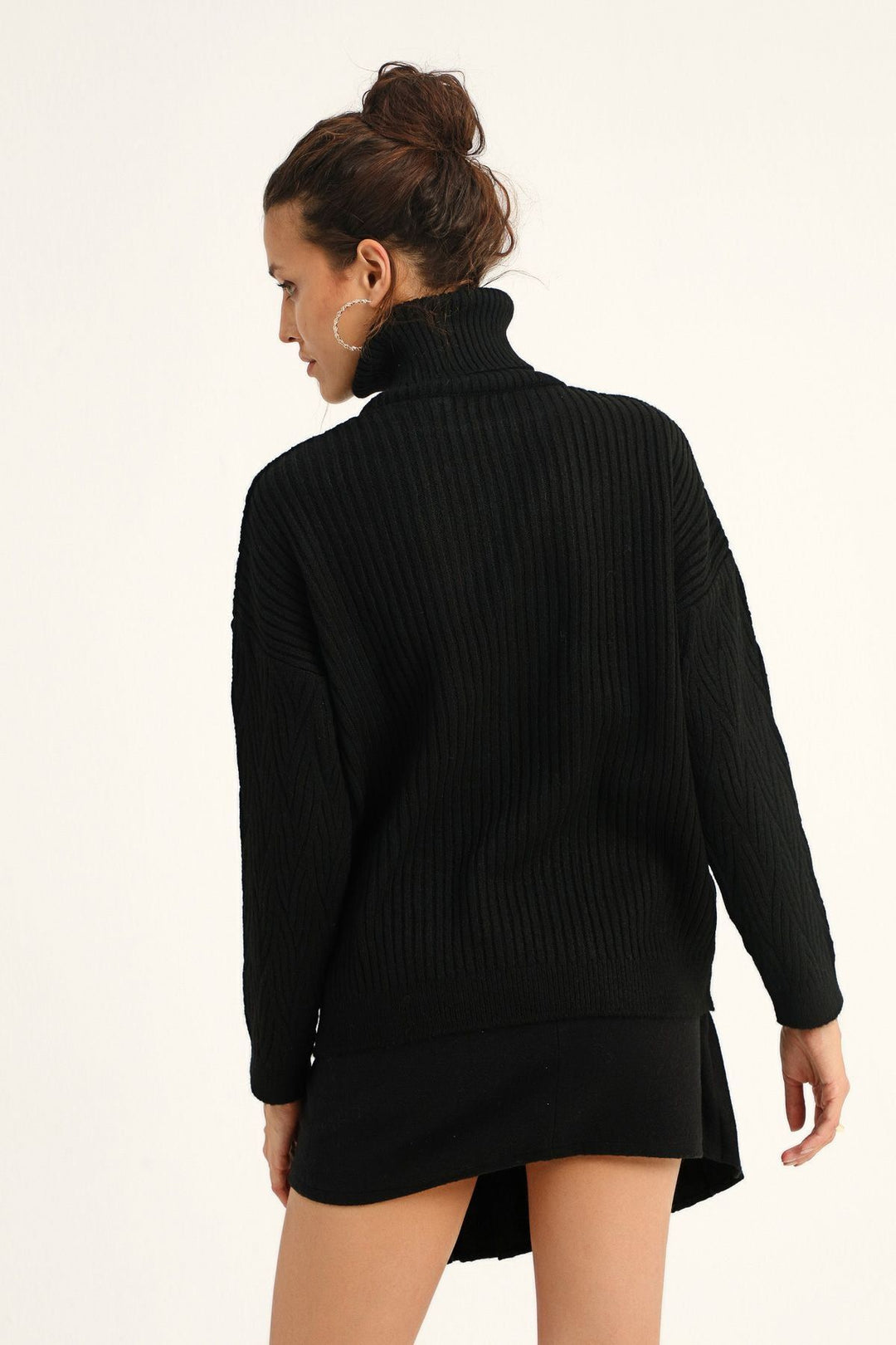 Desenli Boğazlı Kazak Siyah