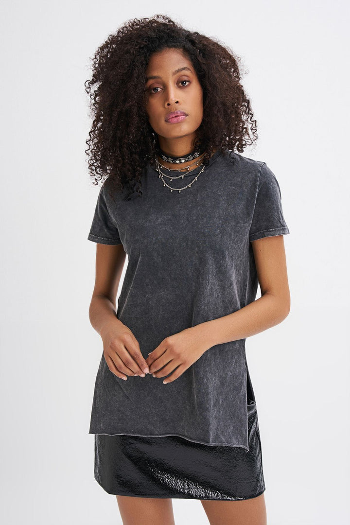 Yanı Yırtmaçlı Bisiklet Yaka Tişört Antrasit