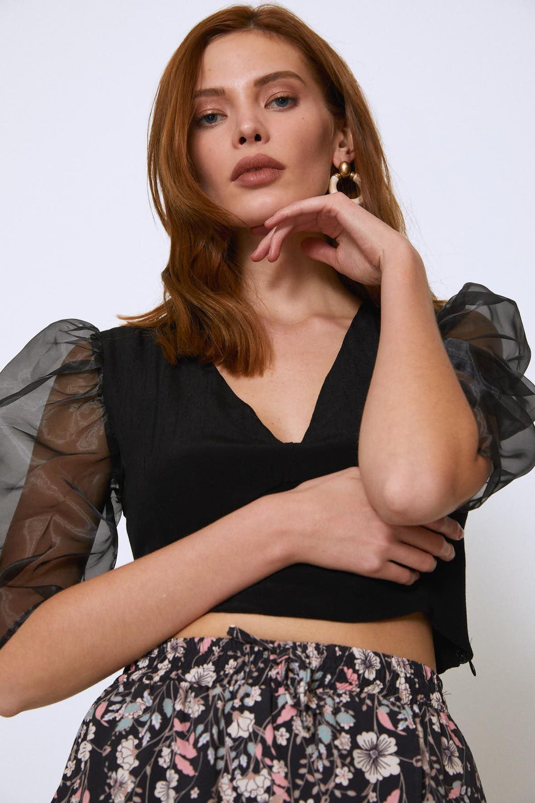 Kolları Organze V Yaka Crop Bluz Siyah