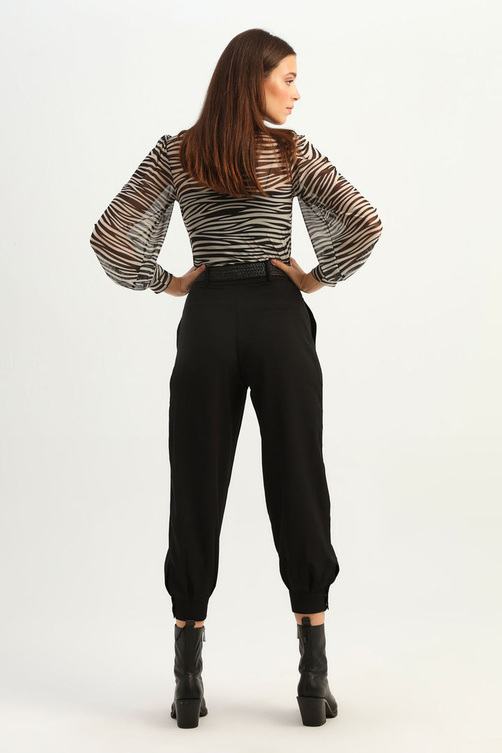 Kemerli Paçası Çıtçıtlı Pantolon Siyah