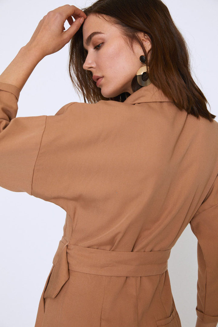 Beli Kuşaklı V Yaka Tulum Bej