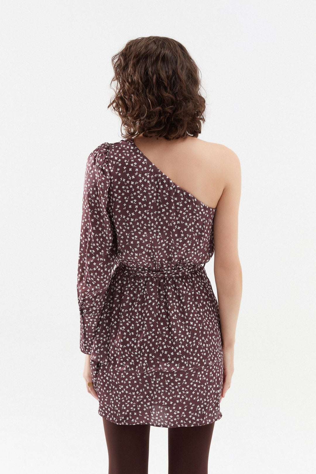 Tek Omuz Fırfırlı Mini Elbise Kahverengi