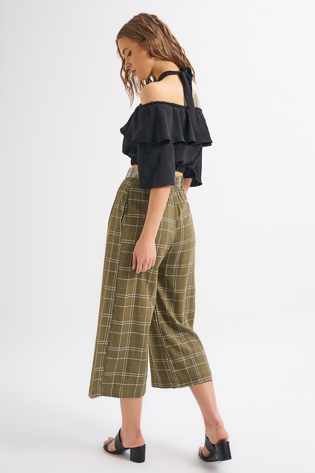 Halter Neck Detailed Flounce Blouse Black