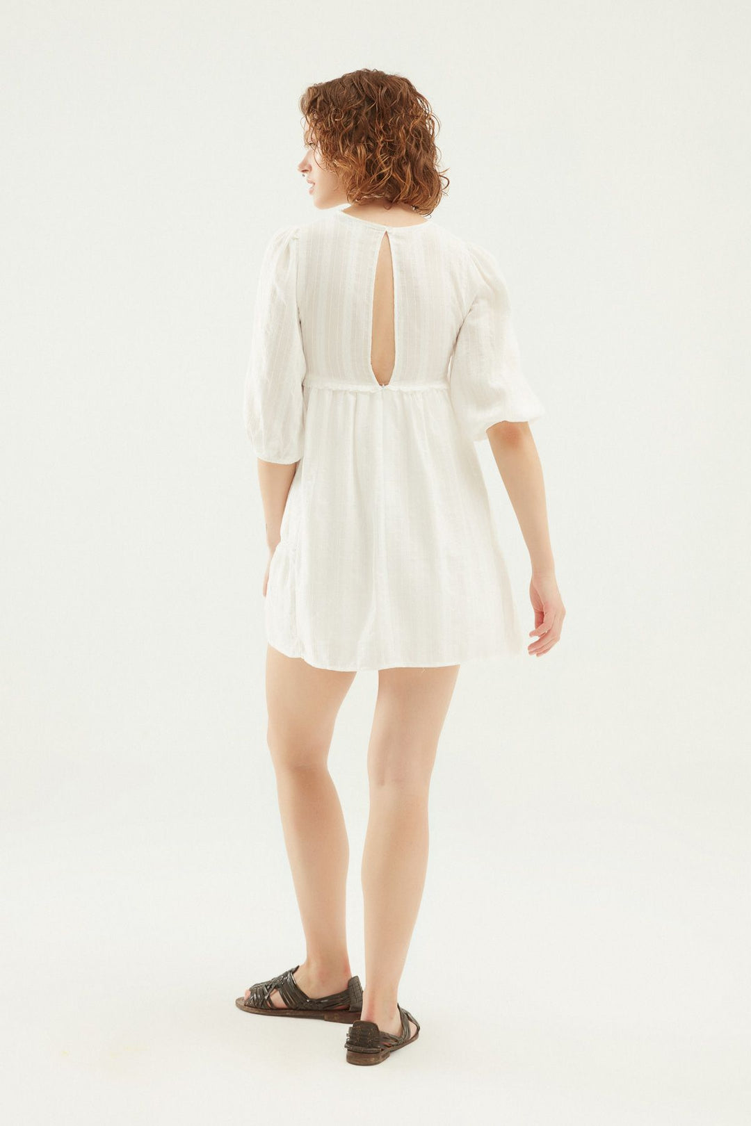 Şerit Detaylı İçi Şortlu Mini Elbise Beyaz