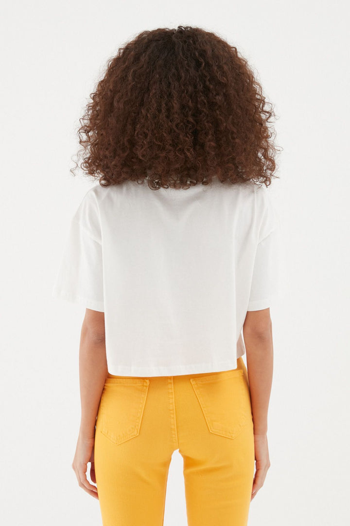Aksesuarlı Crop Tişört Ekru