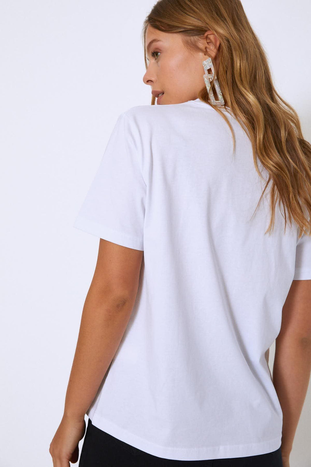 Nakışlı Aksesuar Detaylı Tişört Beyaz