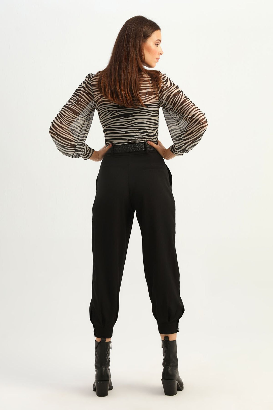 Kemerli Paçası Çıtçıtlı Pantolon Siyah