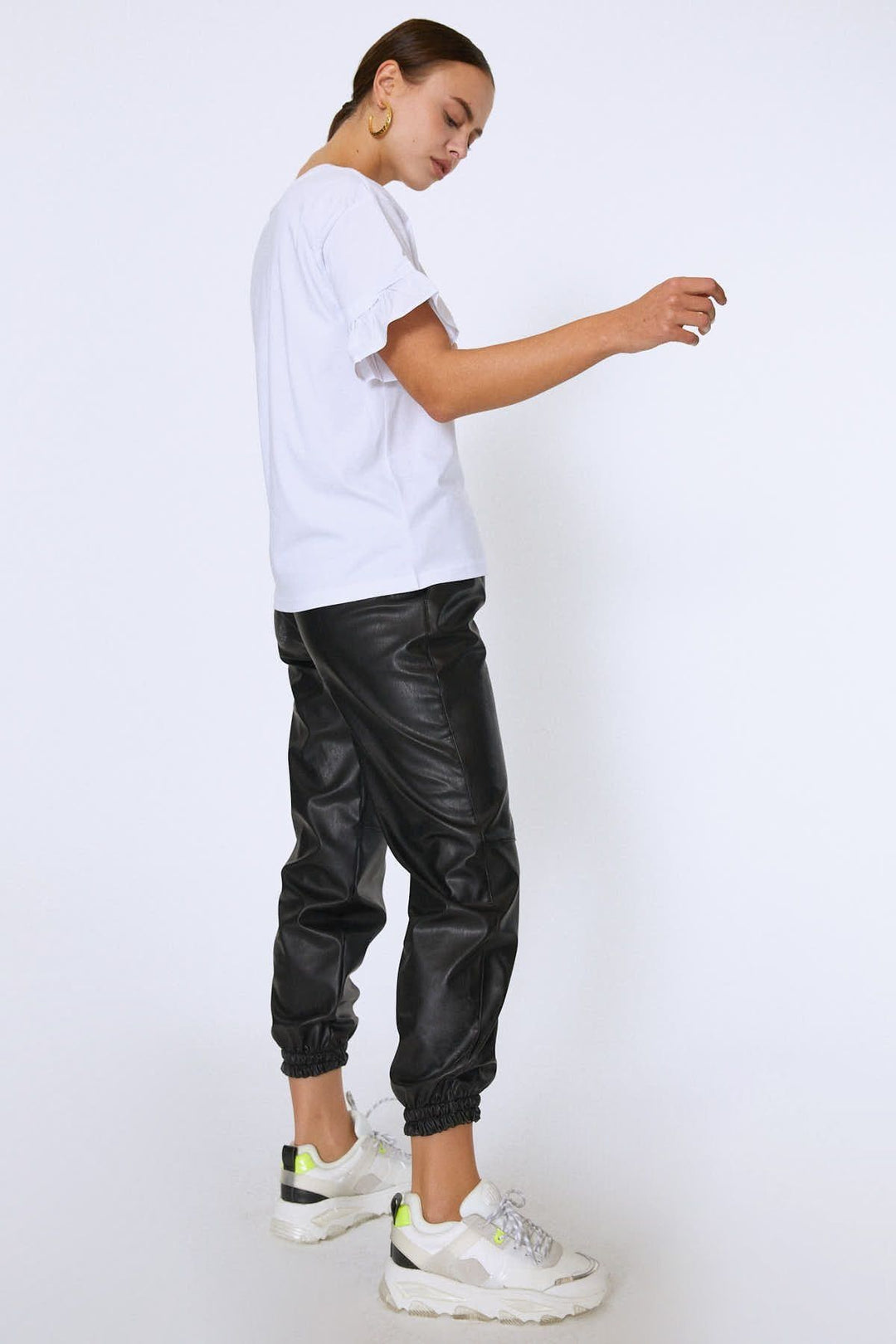 Önü Baskılı Kolları Fırfırlı Tişört Beyaz