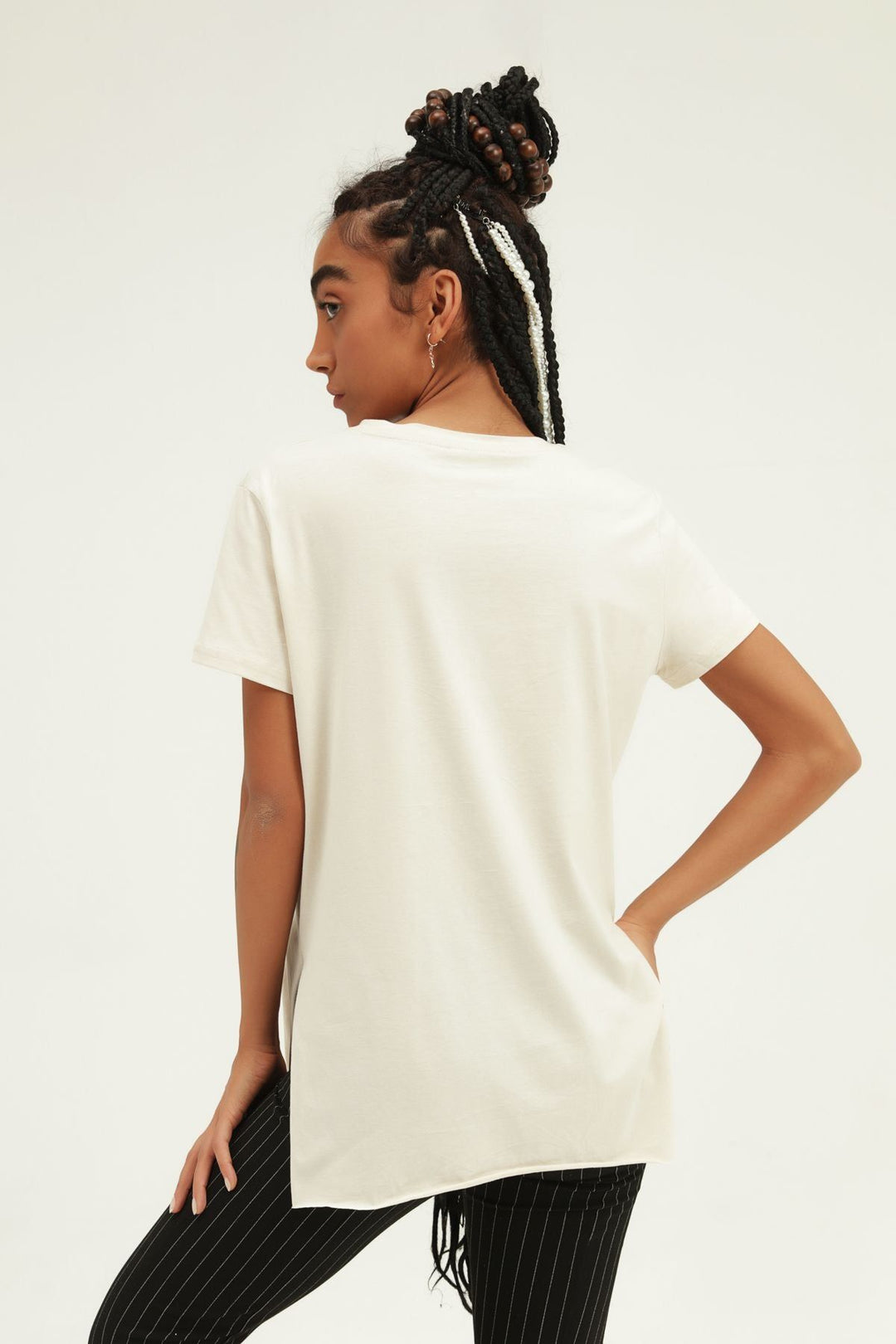 Bisiklet Yaka Yanı Yırtmaçlı Tişört Bej