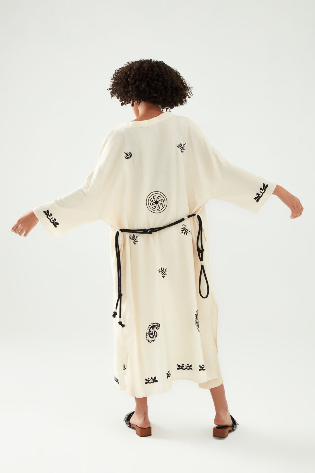 Nakışlı Kuşaklı Keten Kimono Bej