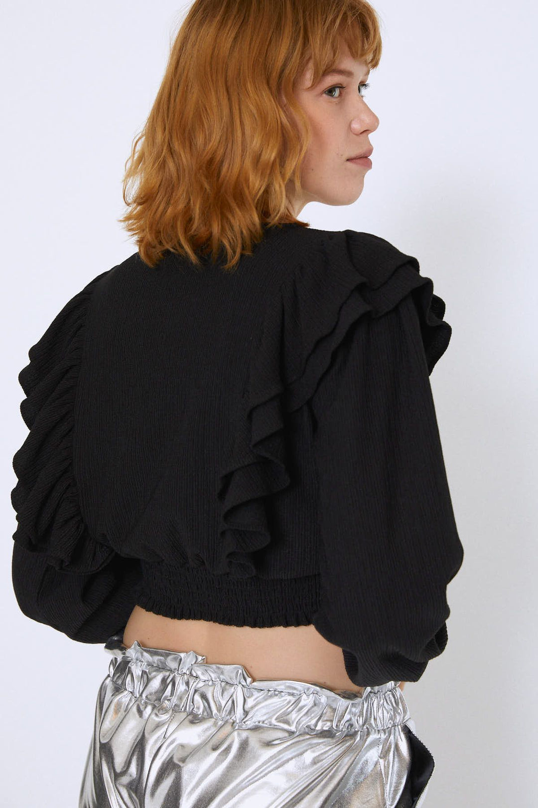 Ruffled Crop Blouse With Waist Gippe Black