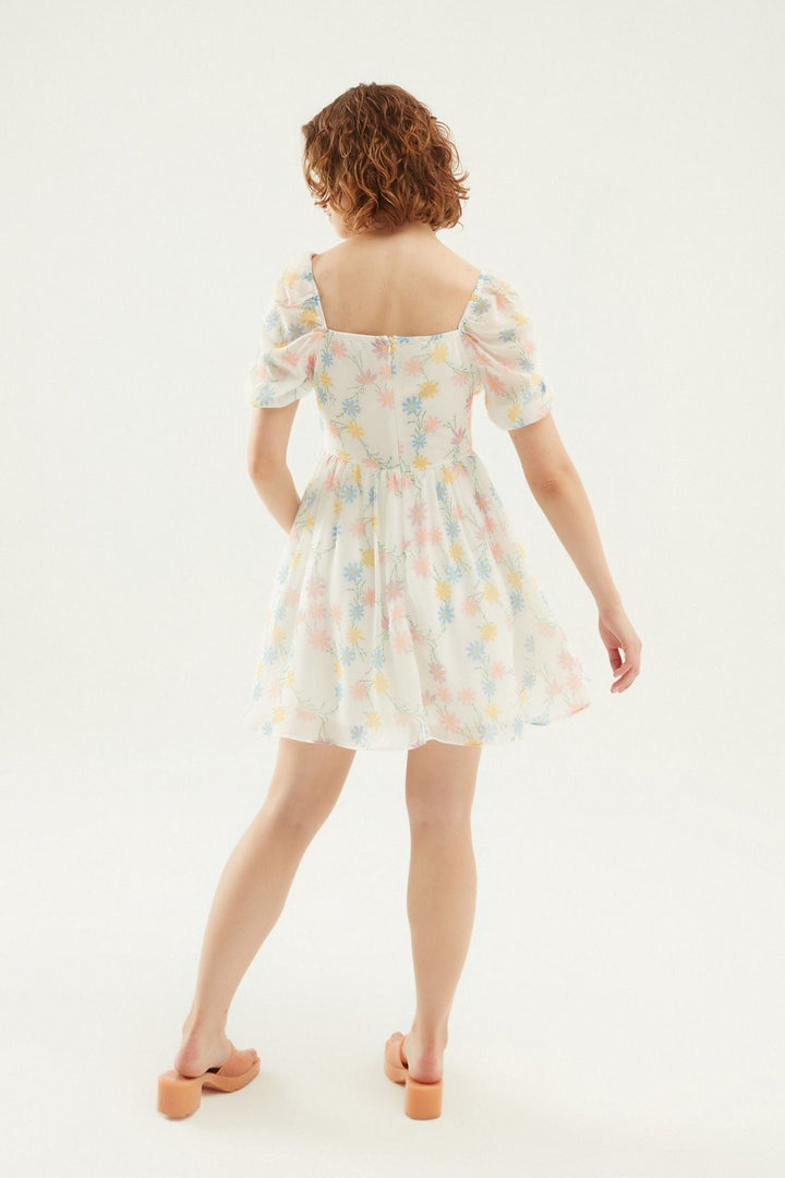 Çiçek Desenli Düşük Omuz Elbise Beyaz