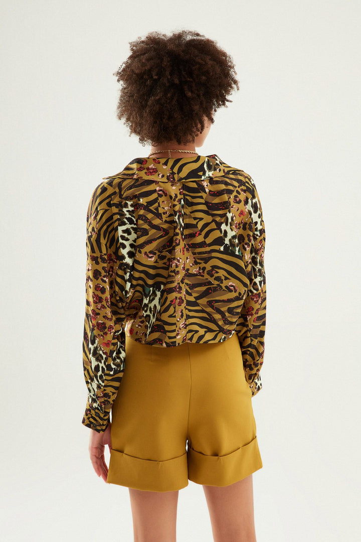 Patterned V-Neck Shirt Brown