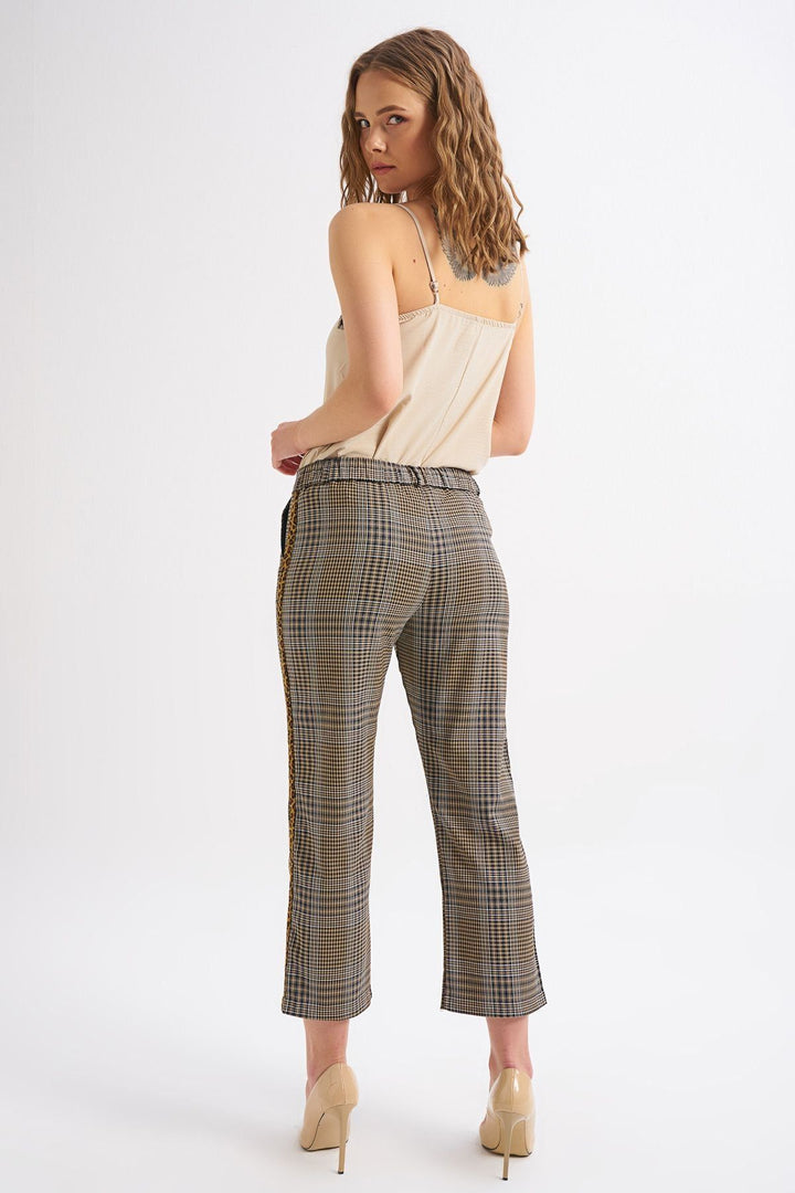 Şerit Detaylı Çizgili Pantolon Siyah