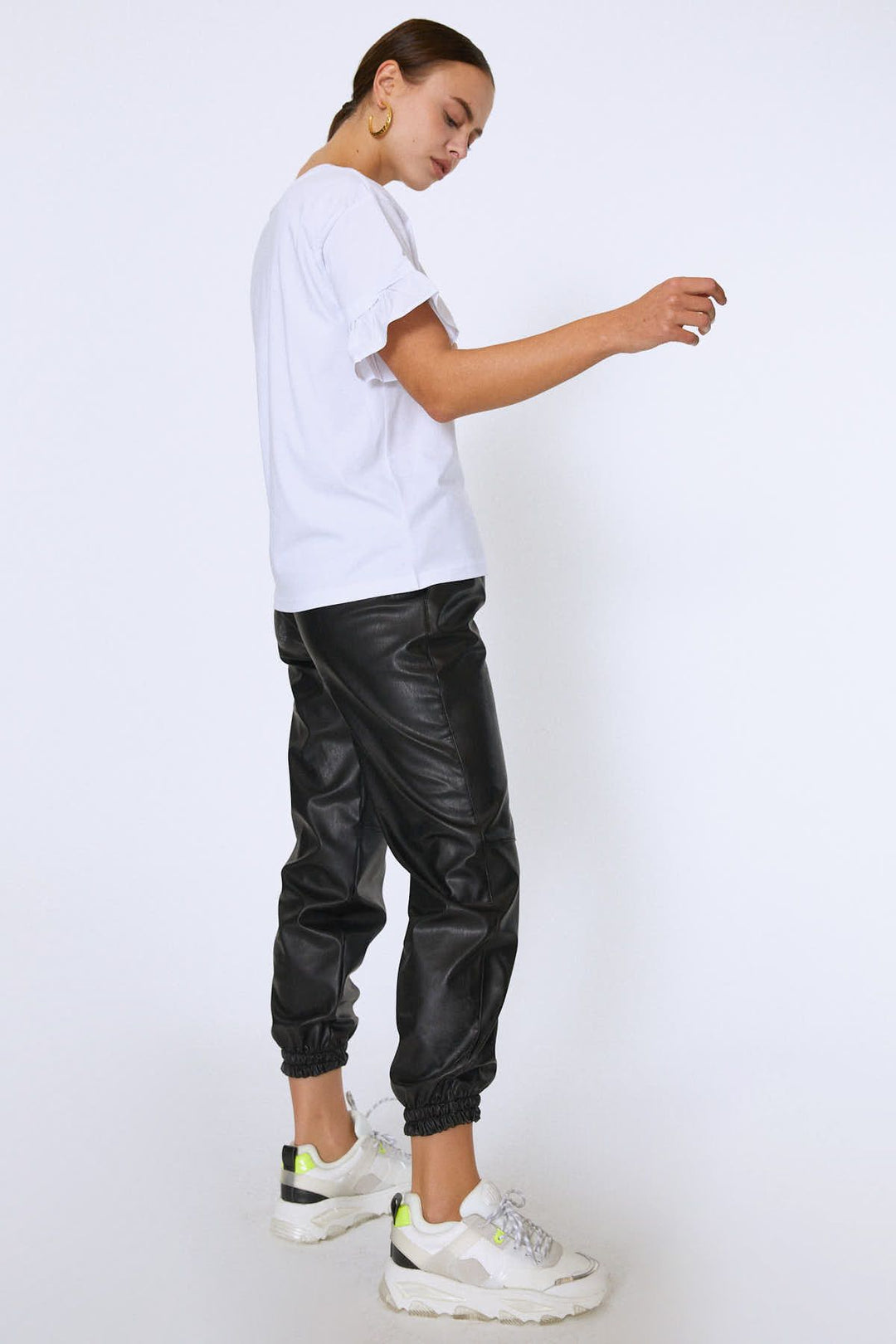 Önü Baskılı Kolları Fırfırlı Tişört Beyaz