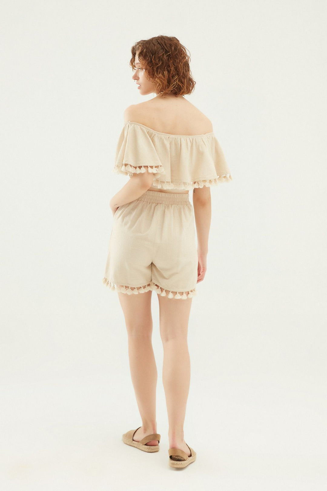 Püskül Nakış Detaylı Şort Bej