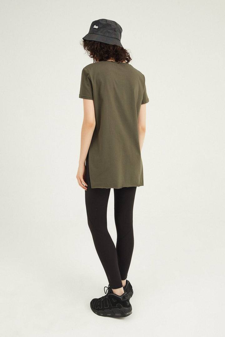 Bisiklet Yaka Yanı Yırtmaçlı Tişört Haki