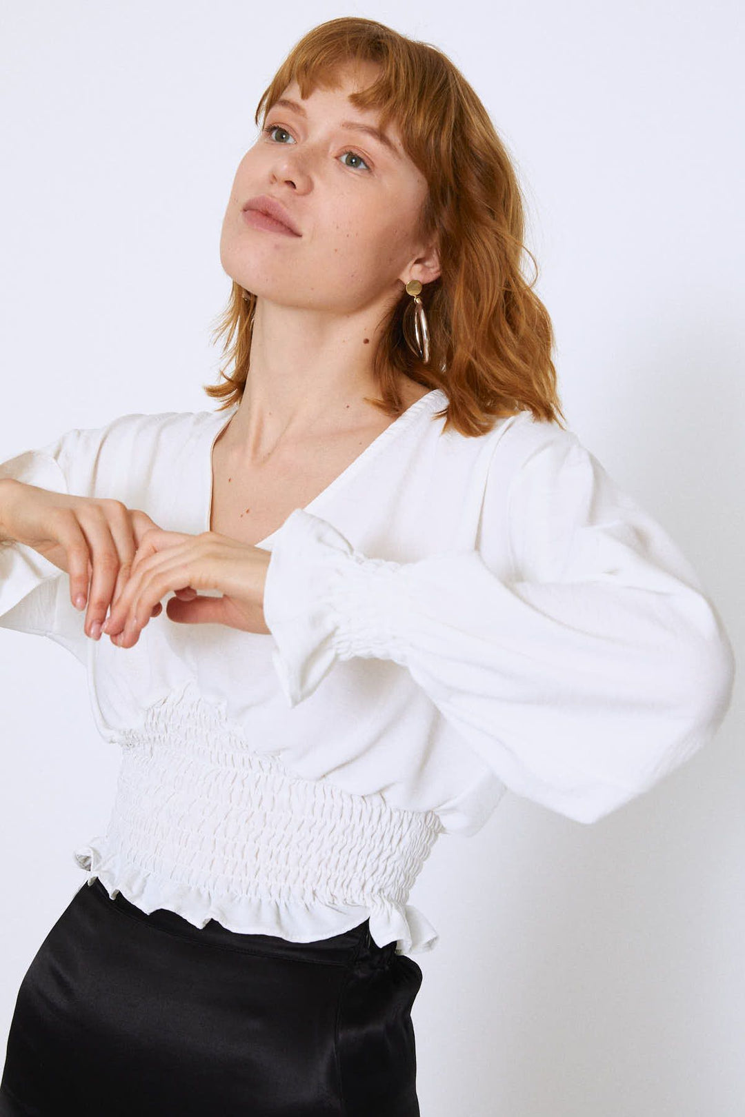 Beli Gipeli V Yaka Crop Bluz Ekru