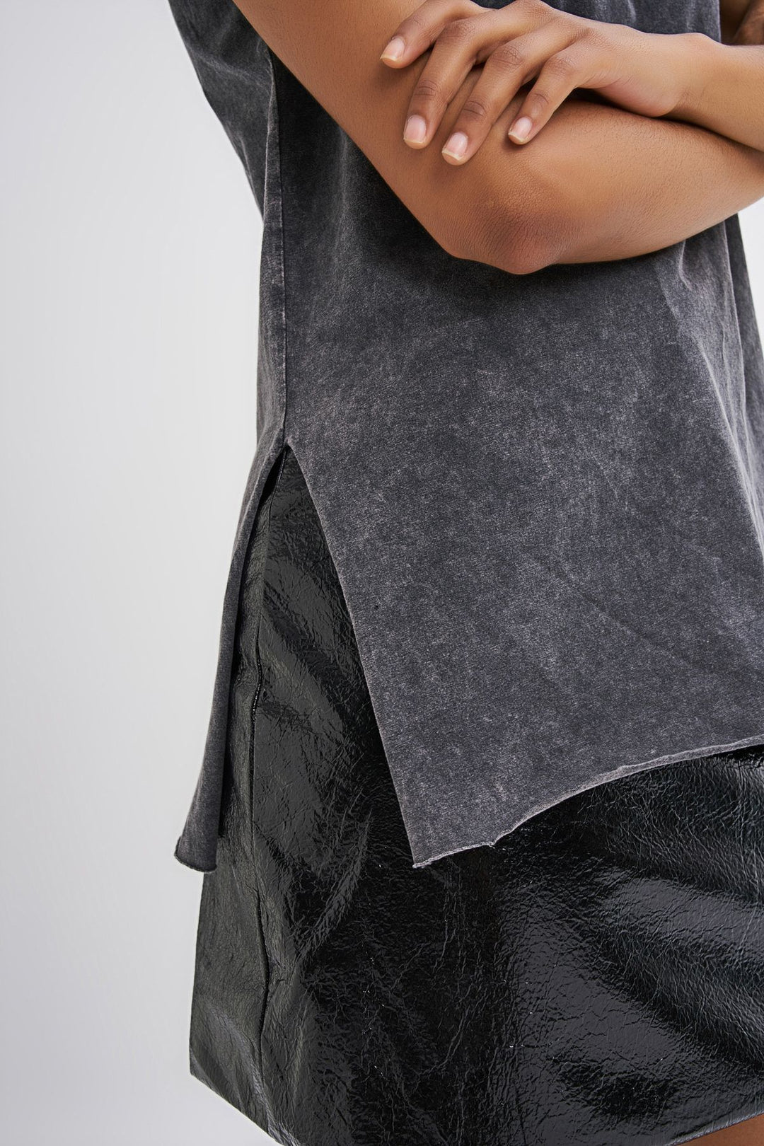 Yanı Yırtmaçlı Bisiklet Yaka Tişört Antrasit