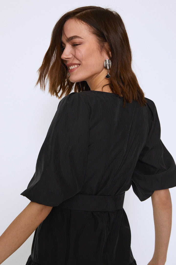 Beli Kemerli Eteği Fırfırlı Elbise Siyah